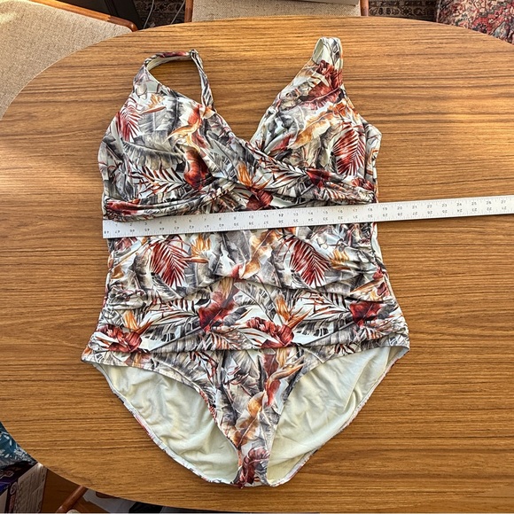 Artesands One Piece Swimsuit White Burgundy Floral Women’s Size 20 - Picture 4 of 5